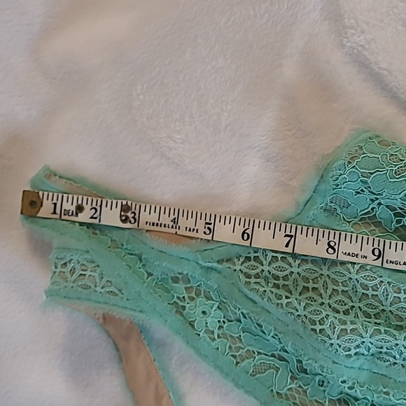 BCBG Maxazria soft green lace fully lined dress - Picture 8 of 12